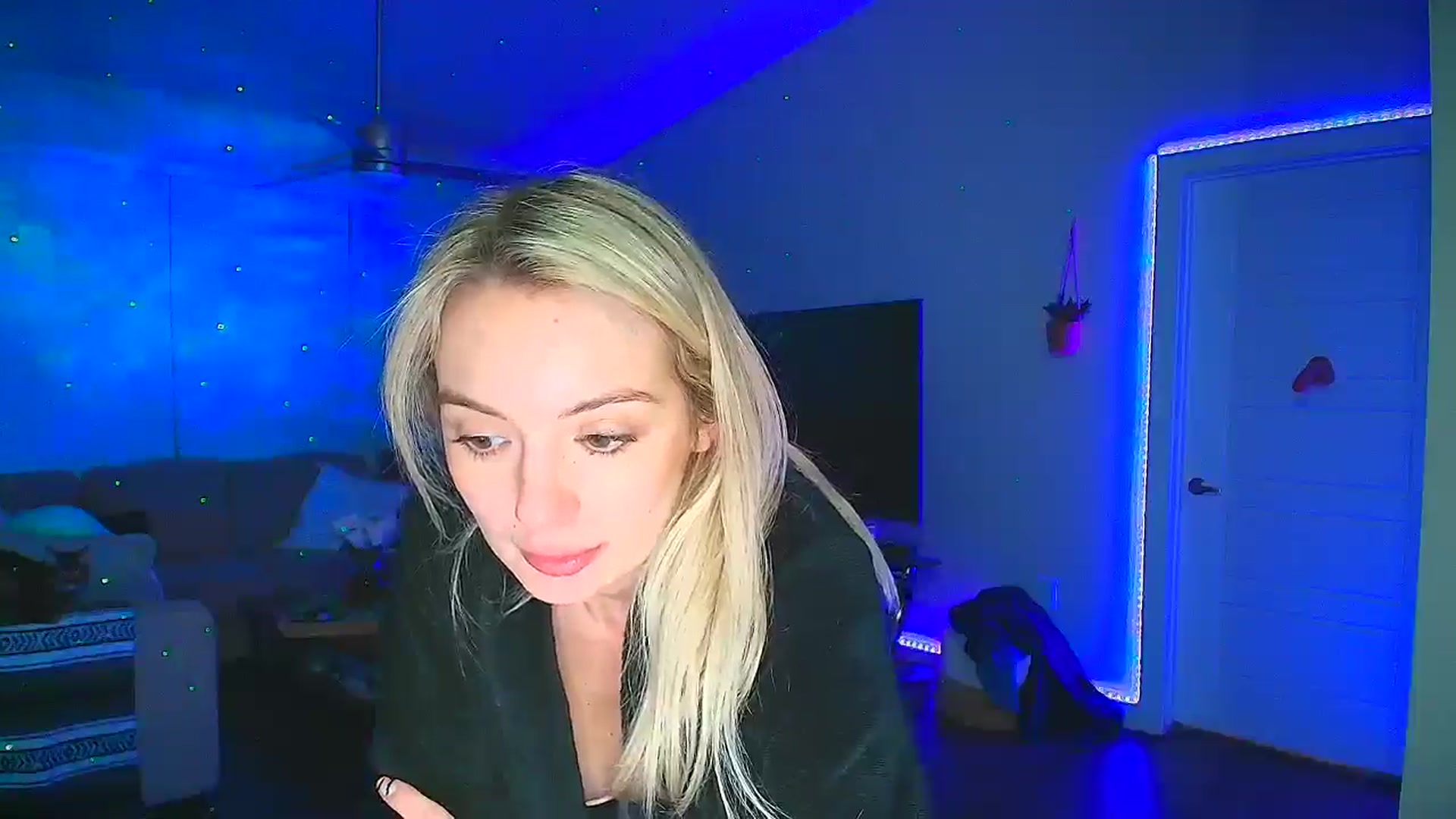 Gallery image thumbnail from Sammy_gray's myfreecams stream on, 10/19/2024, 07:30 image 19 of 20
