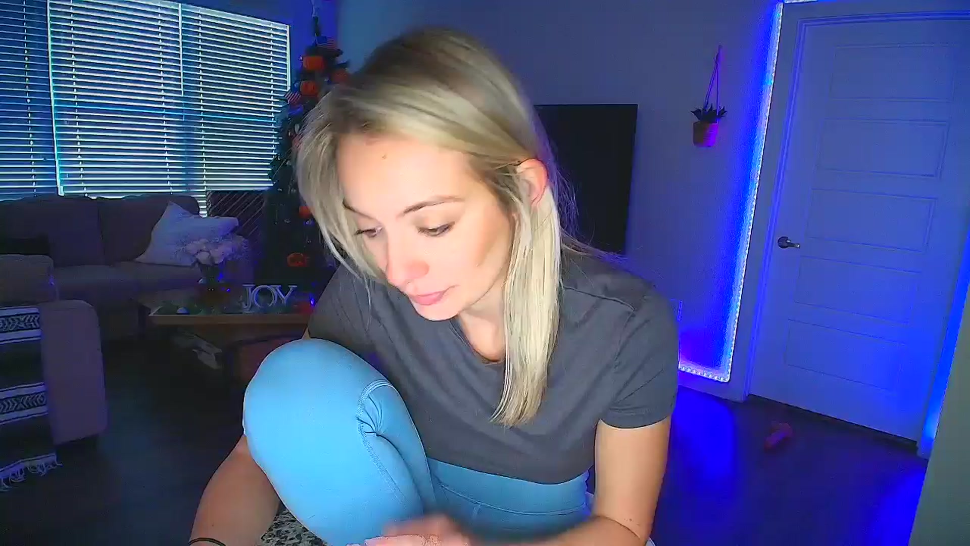 Gallery image thumbnail from Sammy_gray's myfreecams stream on, 10/20/2024, 24:27 image 12 of 20