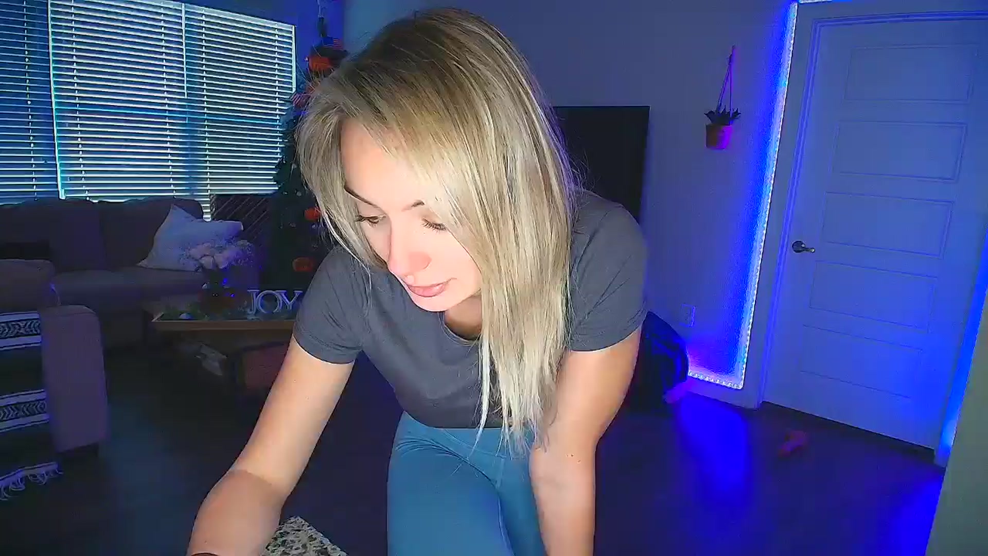 Gallery image thumbnail from Sammy_gray's myfreecams stream on, 10/20/2024, 24:27 image 11 of 20