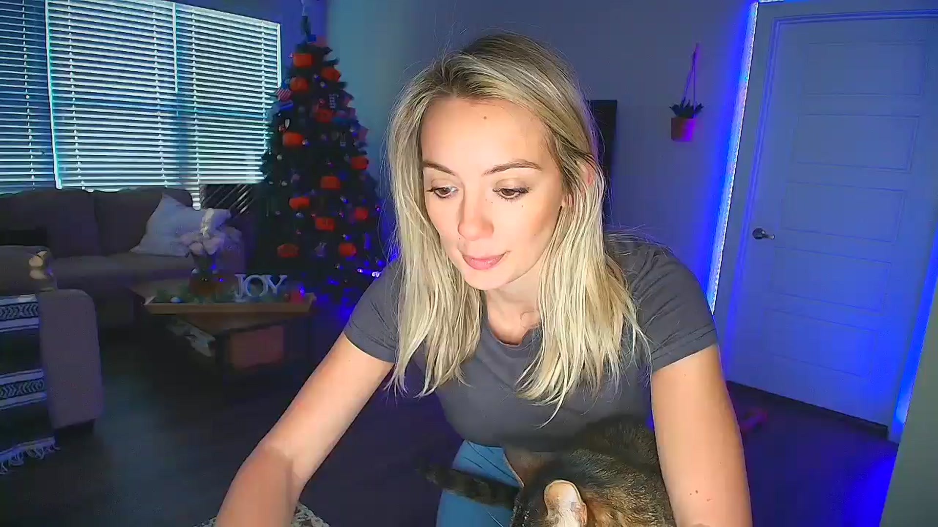 Gallery image thumbnail from Sammy_gray's myfreecams stream on, 10/20/2024, 24:27 image 2 of 20