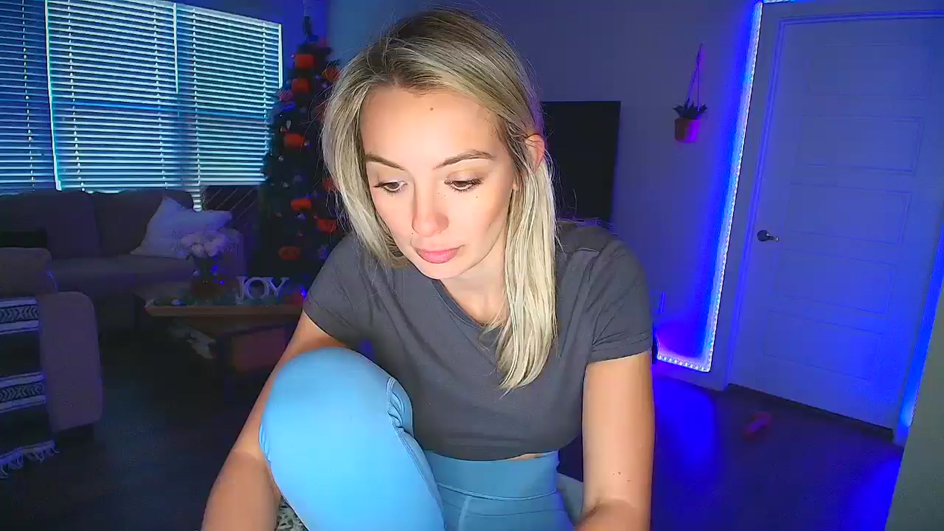 Gallery image thumbnail from Sammy_gray's myfreecams stream on, 10/20/2024, 24:27 image 15 of 20