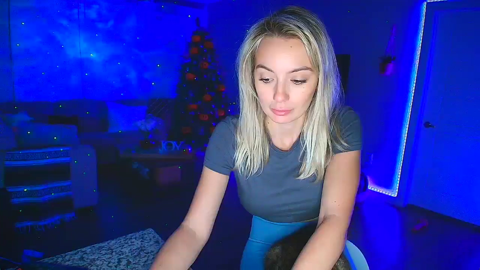 Gallery image thumbnail from Sammy_gray's myfreecams stream on, 10/20/2024, 01:50 image 3 of 20