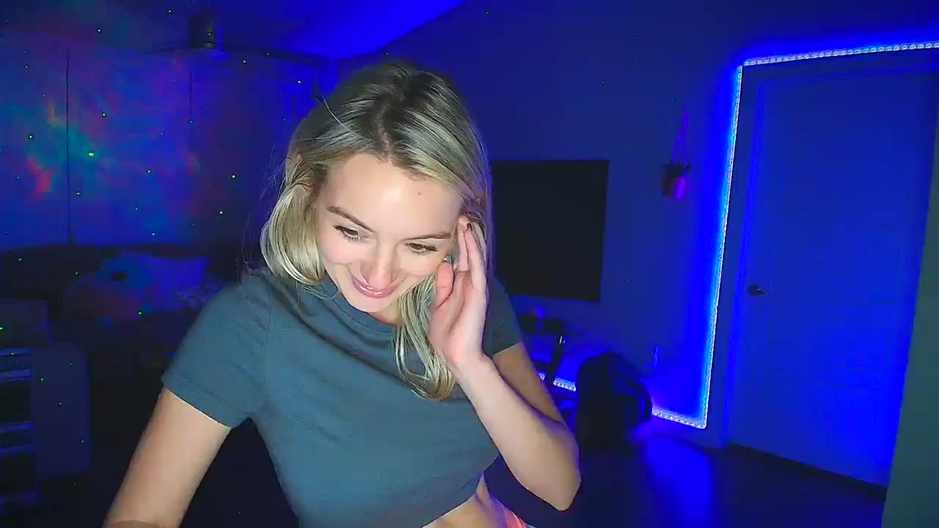 Gallery image thumbnail from Sammy_gray's myfreecams stream on, 10/20/2024, 05:52 image 6 of 20