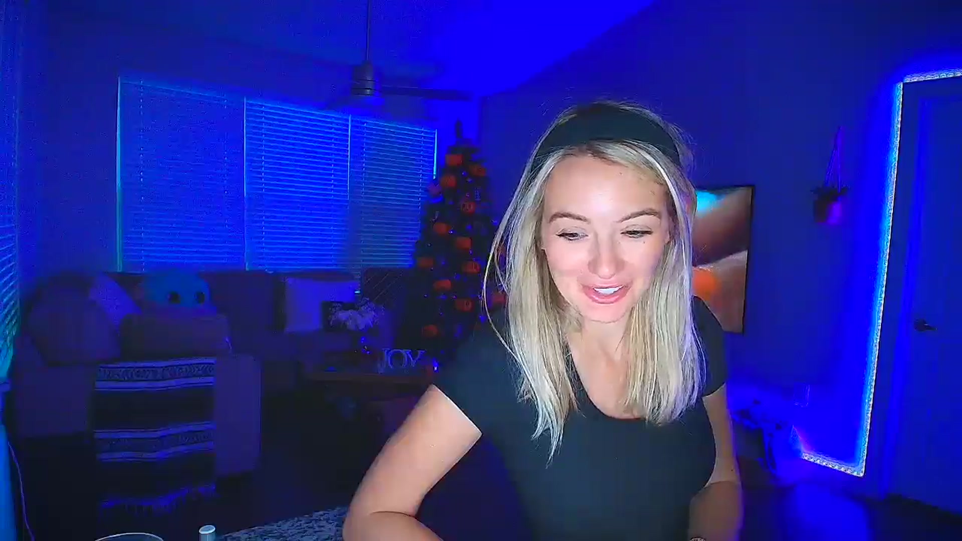 Gallery image thumbnail from Sammy_gray's myfreecams stream on, 10/22/2024, 01:16 image 13 of 20