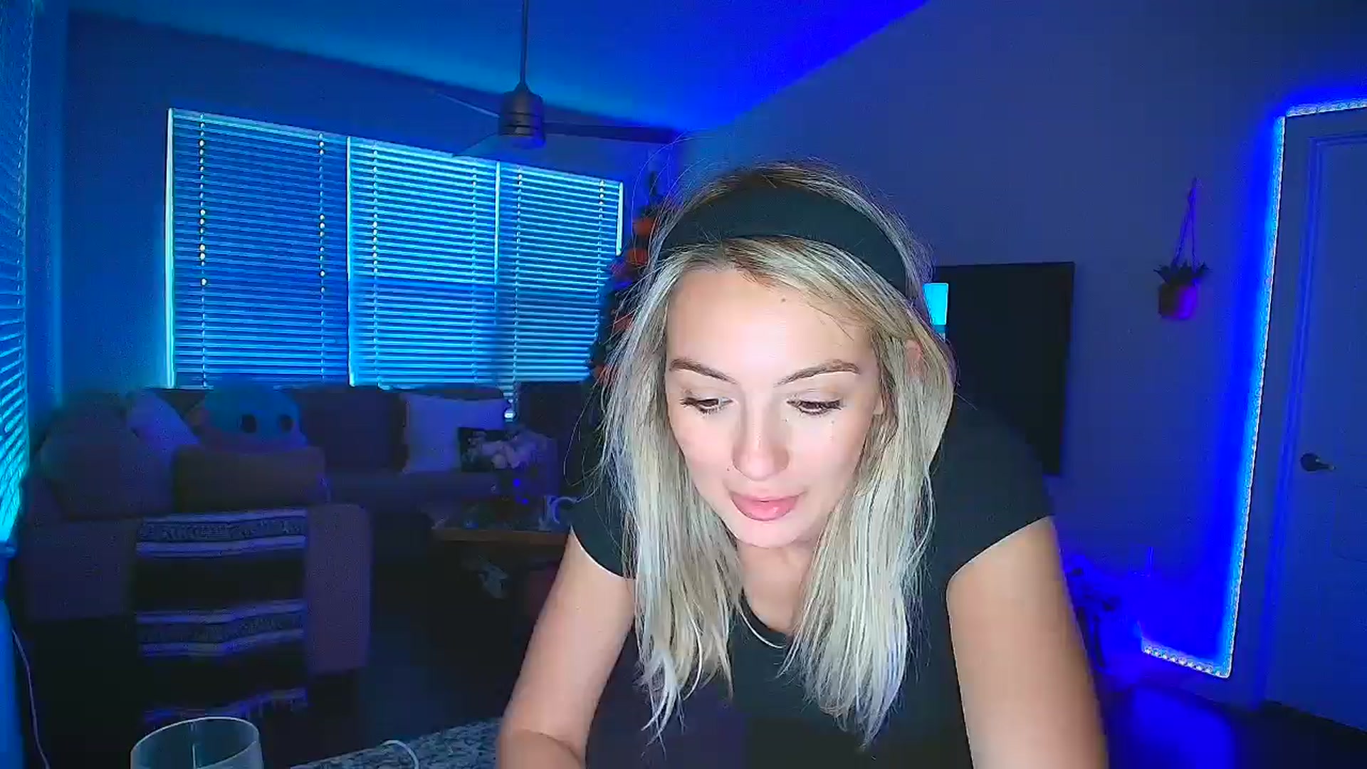Gallery image thumbnail from Sammy_gray's myfreecams stream on, 10/22/2024, 01:16 image 5 of 20