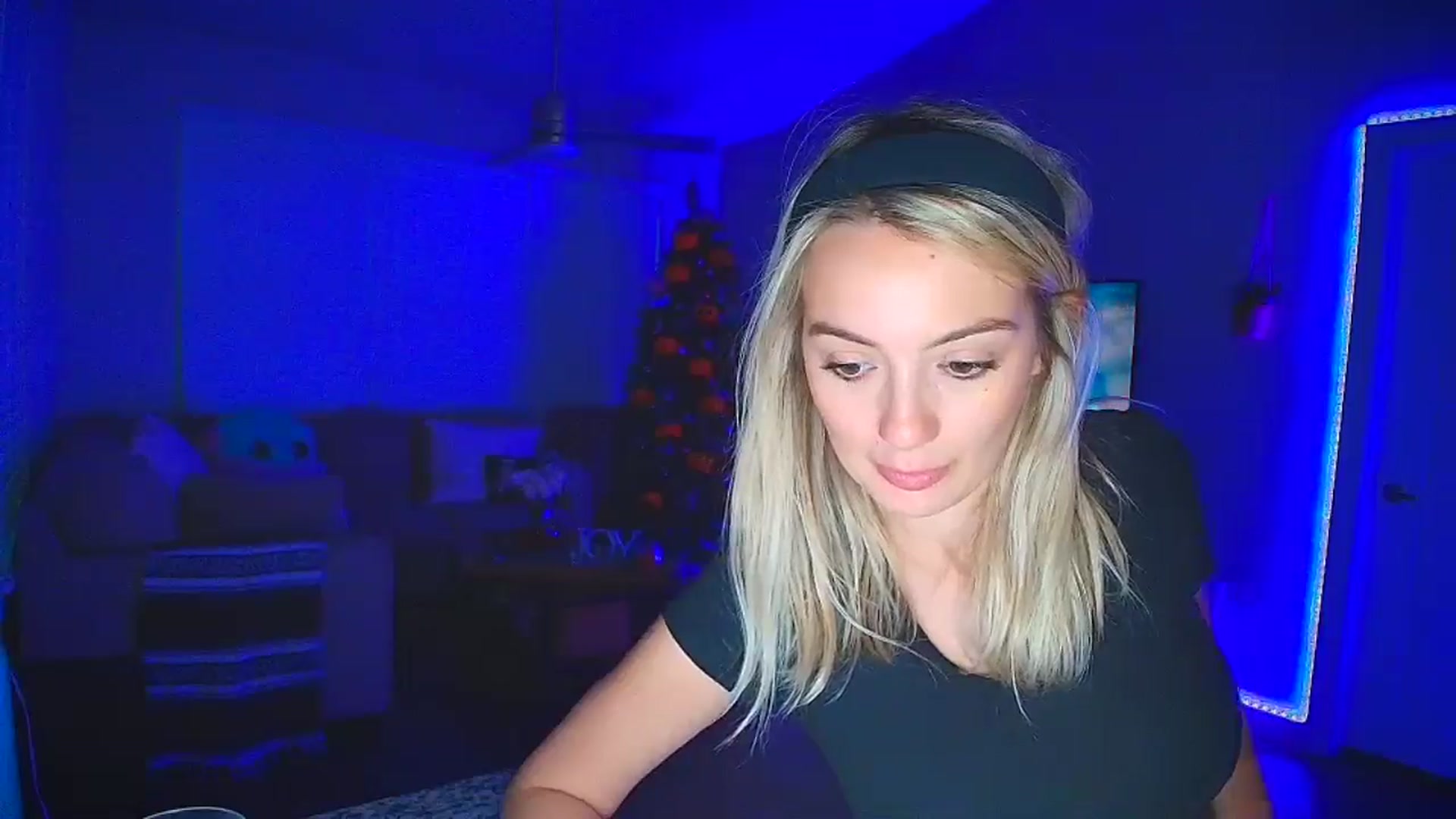 Gallery image thumbnail from Sammy_gray's myfreecams stream on, 10/22/2024, 01:16 image 17 of 20