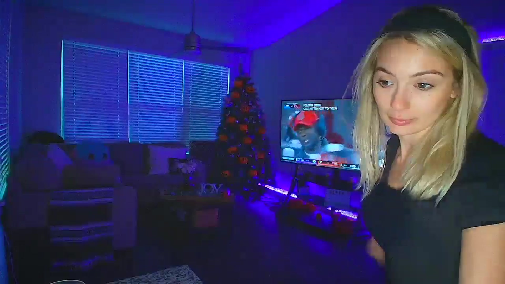 Gallery image thumbnail from Sammy_gray's myfreecams stream on, 10/22/2024, 01:16 image 10 of 20