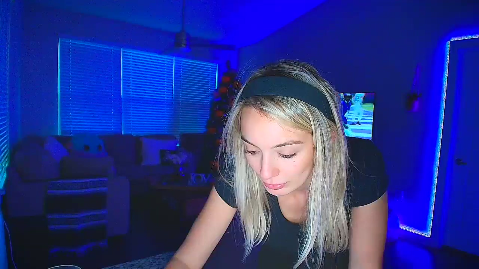 Gallery image thumbnail from Sammy_gray's myfreecams stream on, 10/22/2024, 01:16 image 11 of 20