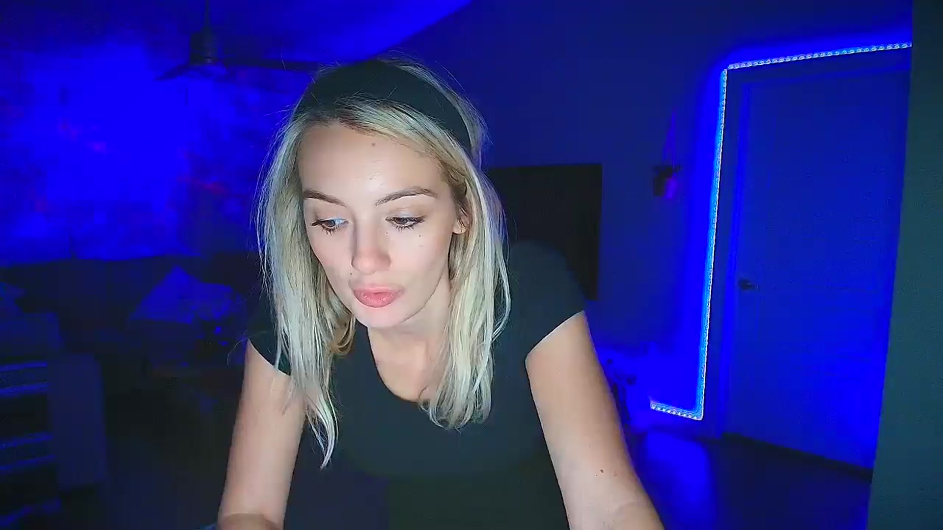 Gallery image thumbnail from Sammy_gray's myfreecams stream on, 10/22/2024, 04:23 image 3 of 20