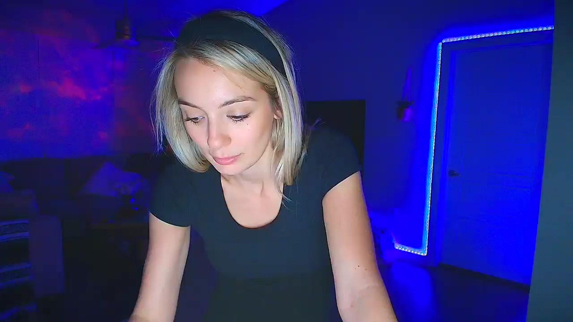 Gallery image thumbnail from Sammy_gray's myfreecams stream on, 10/22/2024, 04:23 image 19 of 20