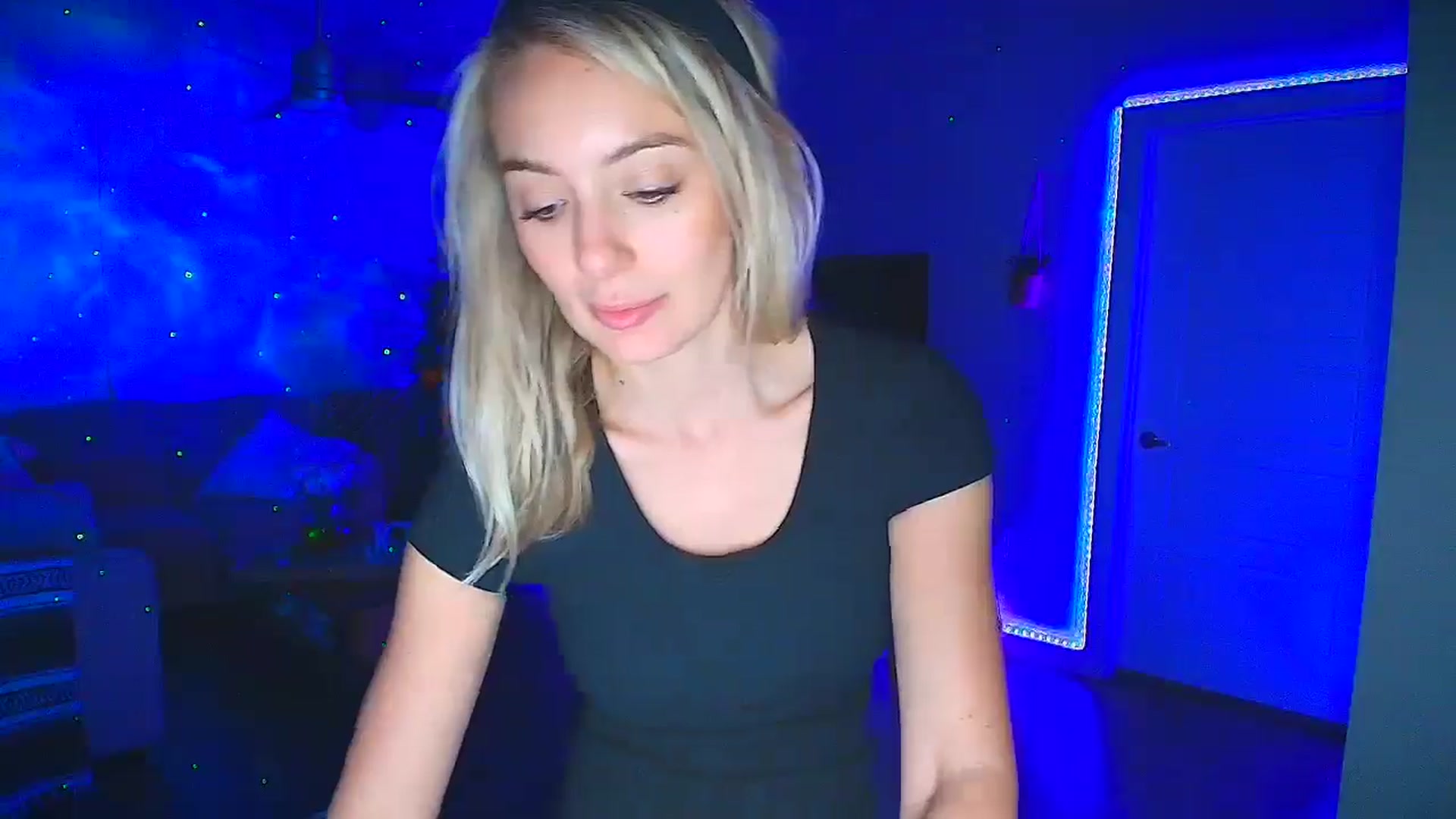 Gallery image thumbnail from Sammy_gray's myfreecams stream on, 10/22/2024, 04:23 image 7 of 20