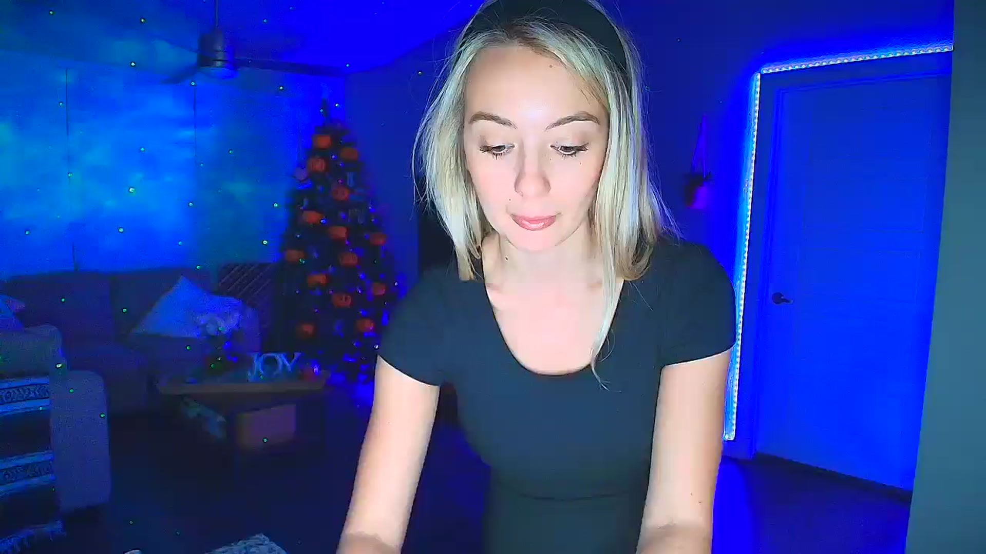Gallery image thumbnail from Sammy_gray's myfreecams stream on, 10/22/2024, 04:42 image 11 of 20
