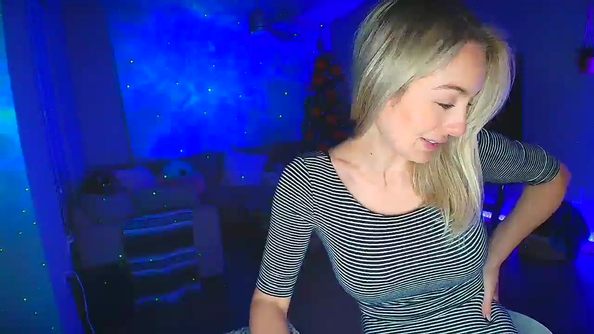 Gallery image thumbnail from Sammy_gray's myfreecams stream on, 10/23/2024, 04:11 image 8 of 20