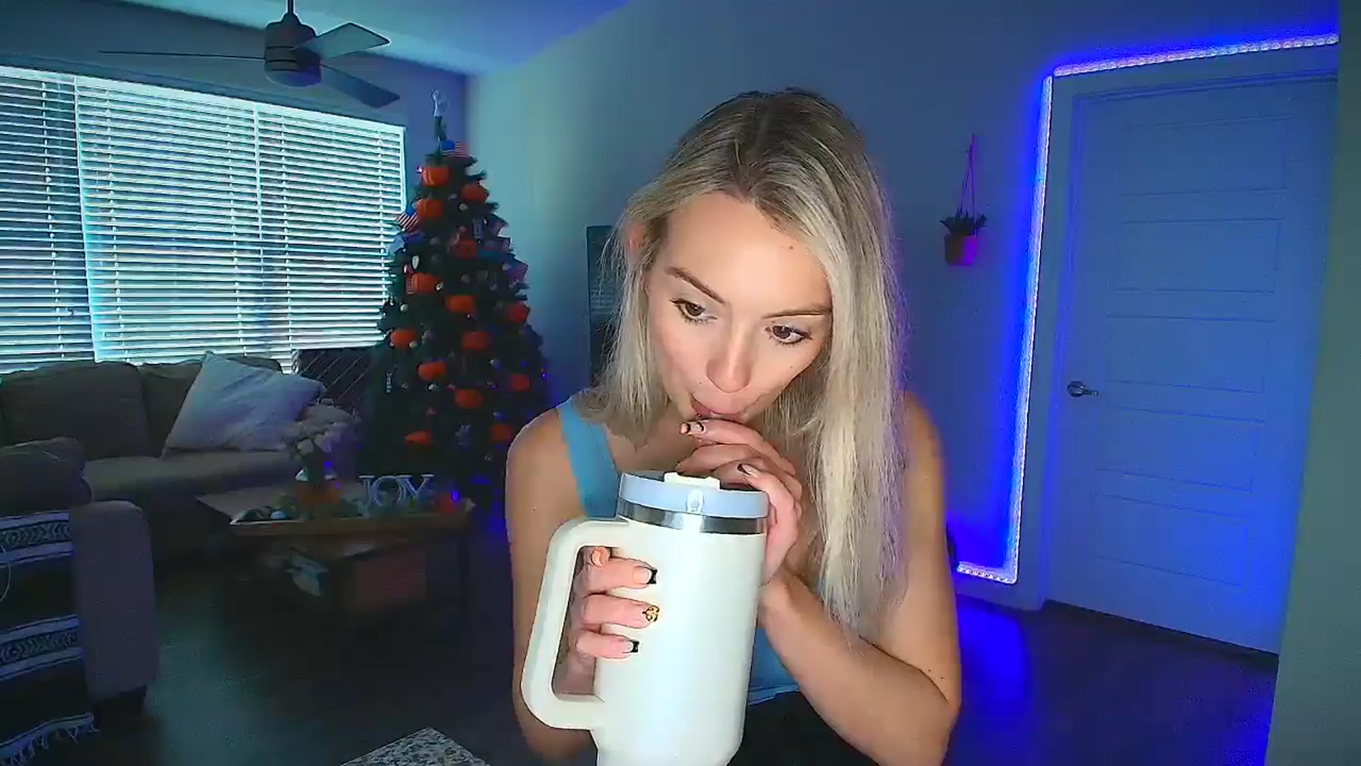 Gallery image thumbnail from Sammy_gray's myfreecams stream on, 10/23/2024, 22:07 image 17 of 20