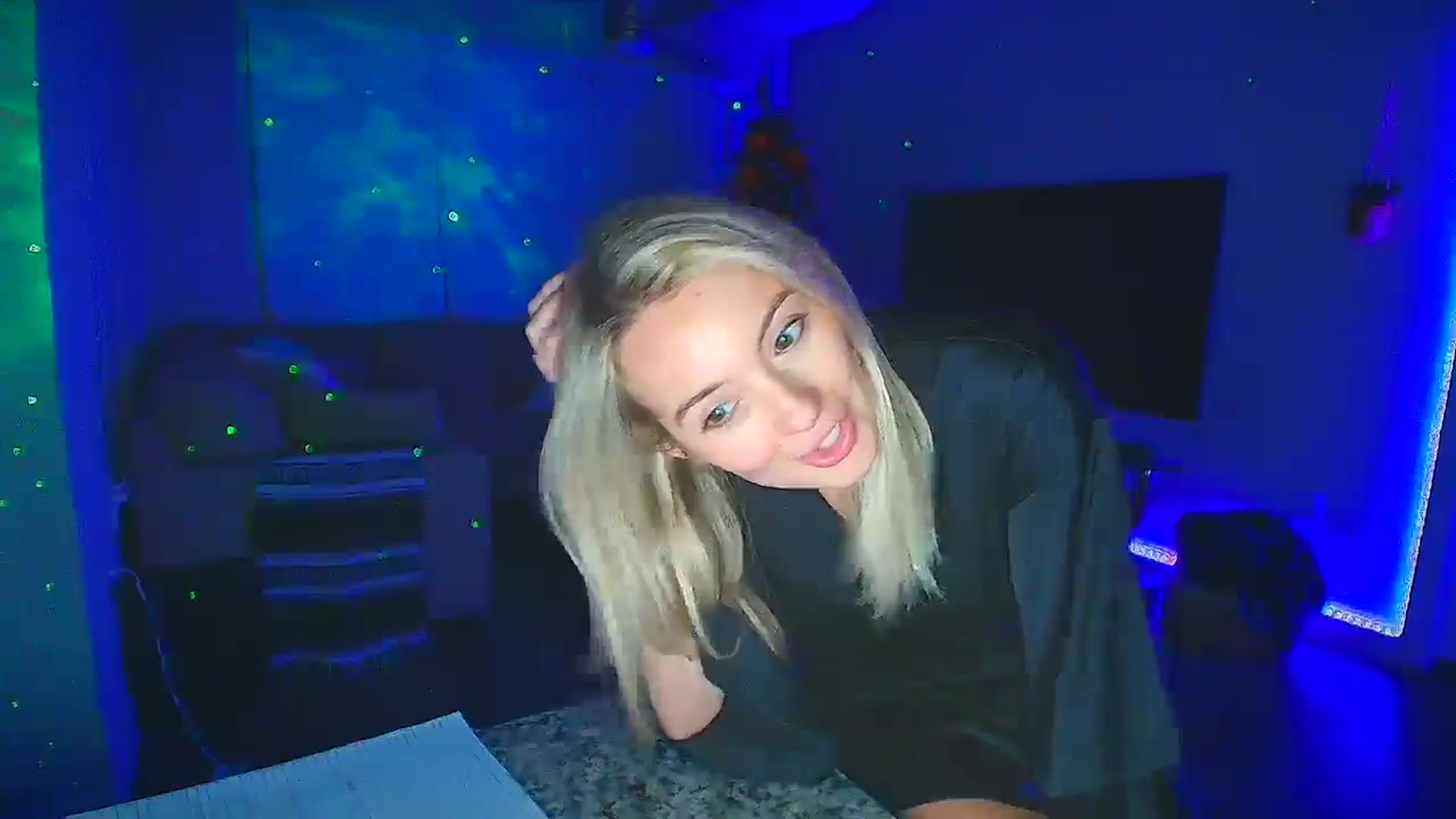 Gallery image thumbnail from Sammy_gray's myfreecams stream on, 10/24/2024, 04:44 image 19 of 20
