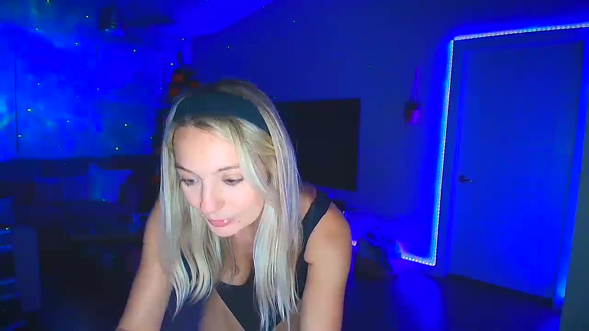 Gallery image thumbnail from Sammy_gray's myfreecams stream on, 10/26/2024, 03:52 image 10 of 20