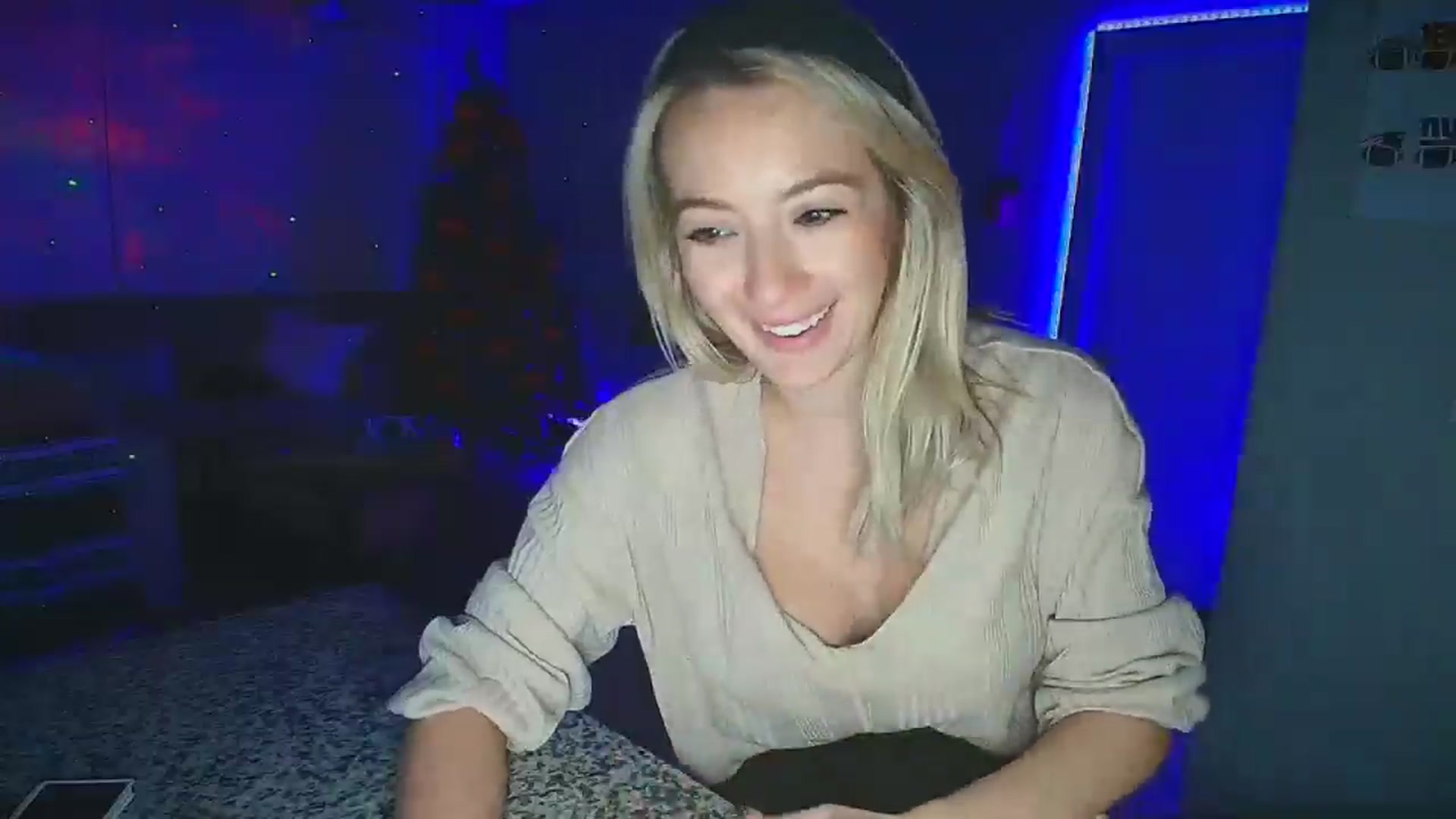 Gallery image thumbnail from Sammy_gray's myfreecams stream on, 10/27/2024, 05:13 image 14 of 20