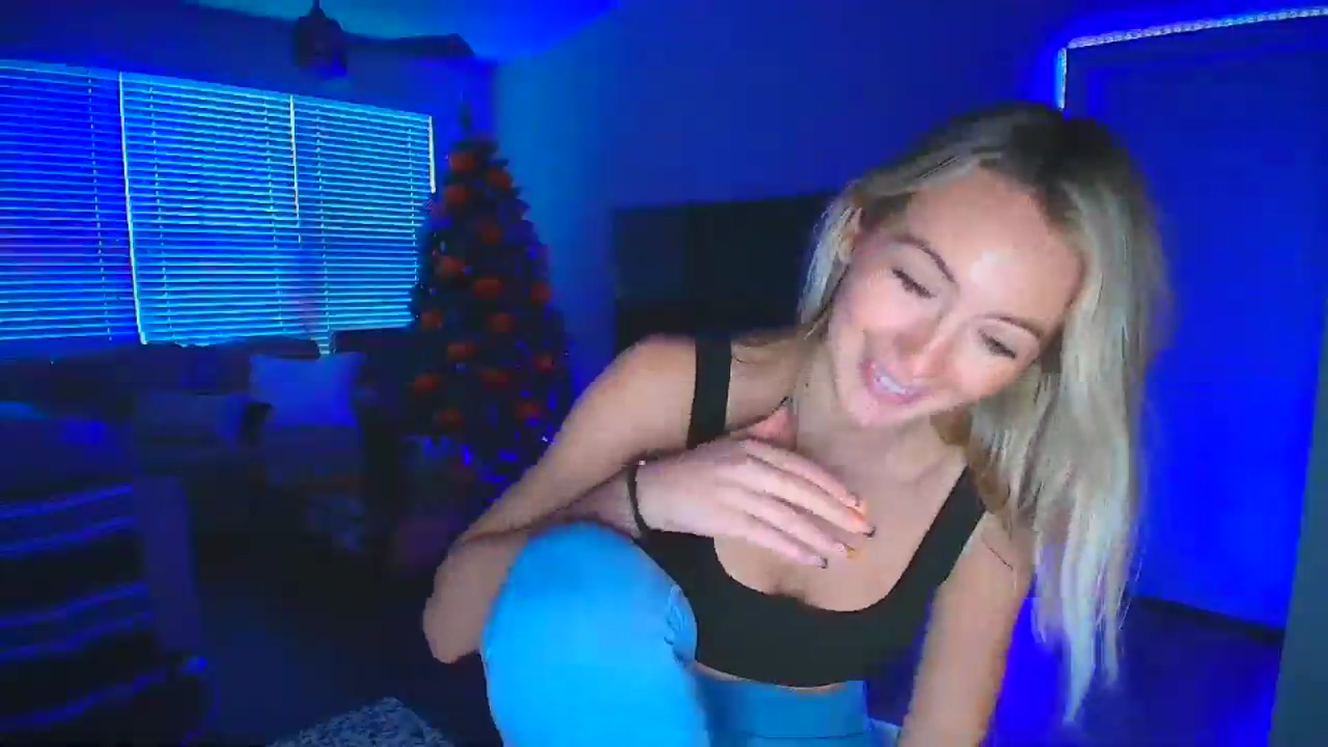 Gallery image thumbnail from Sammy_gray's myfreecams stream on, 10/28/2024, 23:15 image 15 of 20