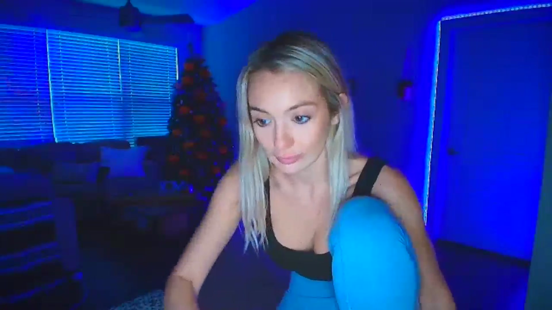 Gallery image thumbnail from Sammy_gray's myfreecams stream on, 10/29/2024, 24:06 image 3 of 20