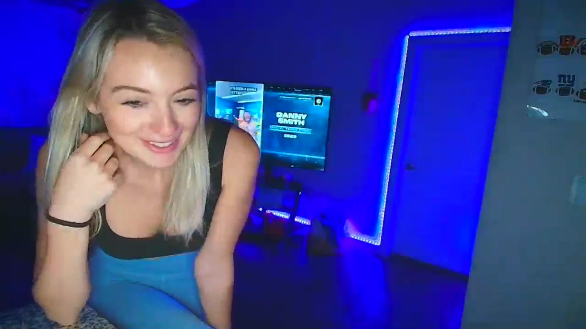 Gallery image thumbnail from Sammy_gray's myfreecams stream on, 10/29/2024, 02:52 image 5 of 20