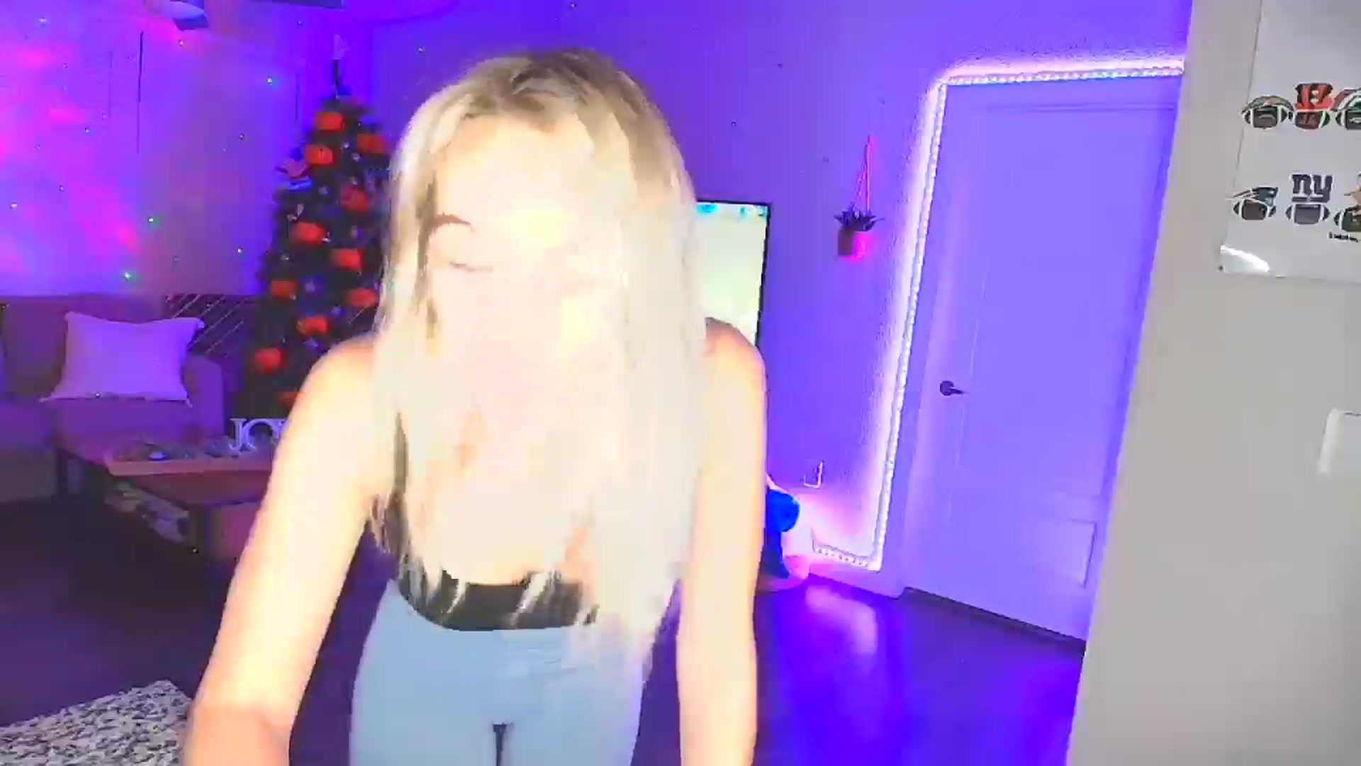 Gallery image thumbnail from Sammy_gray's myfreecams stream on, 10/29/2024, 02:52 image 16 of 20
