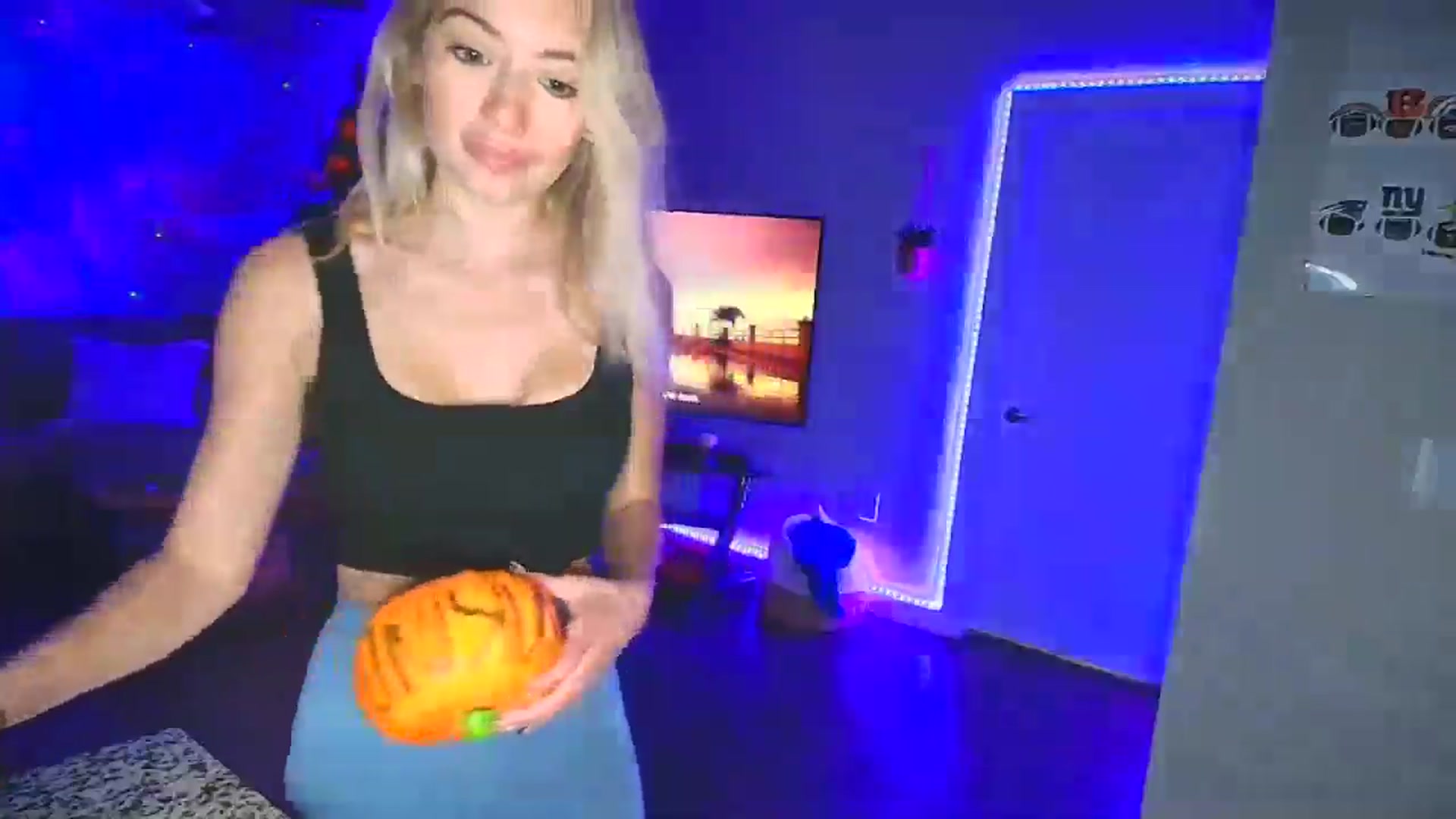 Gallery image thumbnail from Sammy_gray's myfreecams stream on, 10/29/2024, 02:52 image 18 of 20