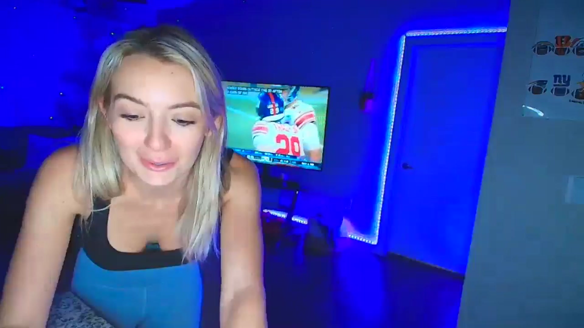 Gallery image thumbnail from Sammy_gray's myfreecams stream on, 10/29/2024, 03:11 image 18 of 20