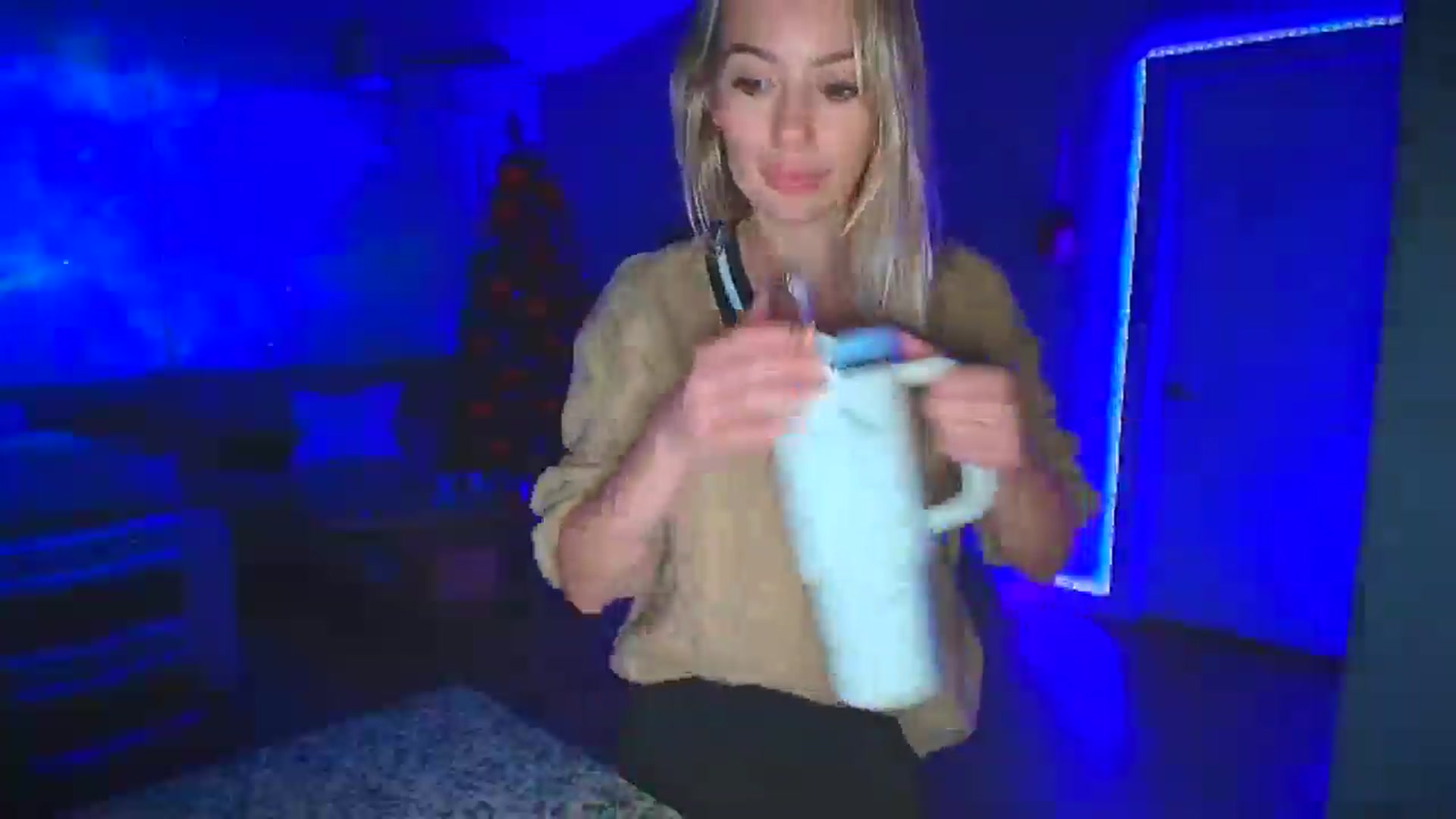 Gallery image thumbnail from Sammy_gray's myfreecams stream on, 10/30/2024, 02:19 image 13 of 20