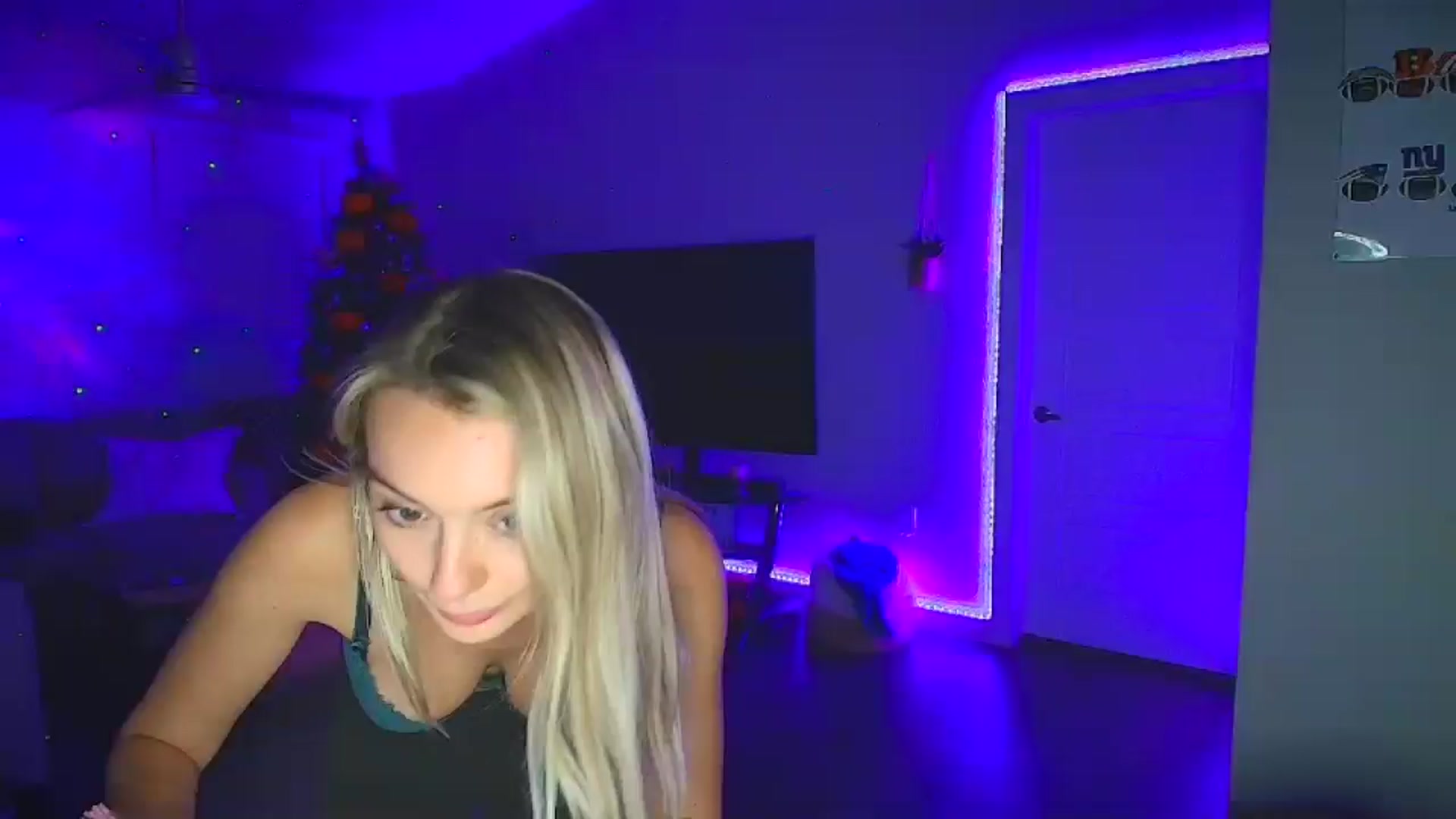 Gallery image thumbnail from Sammy_gray's myfreecams stream on, 10/30/2024, 04:11 image 1 of 20