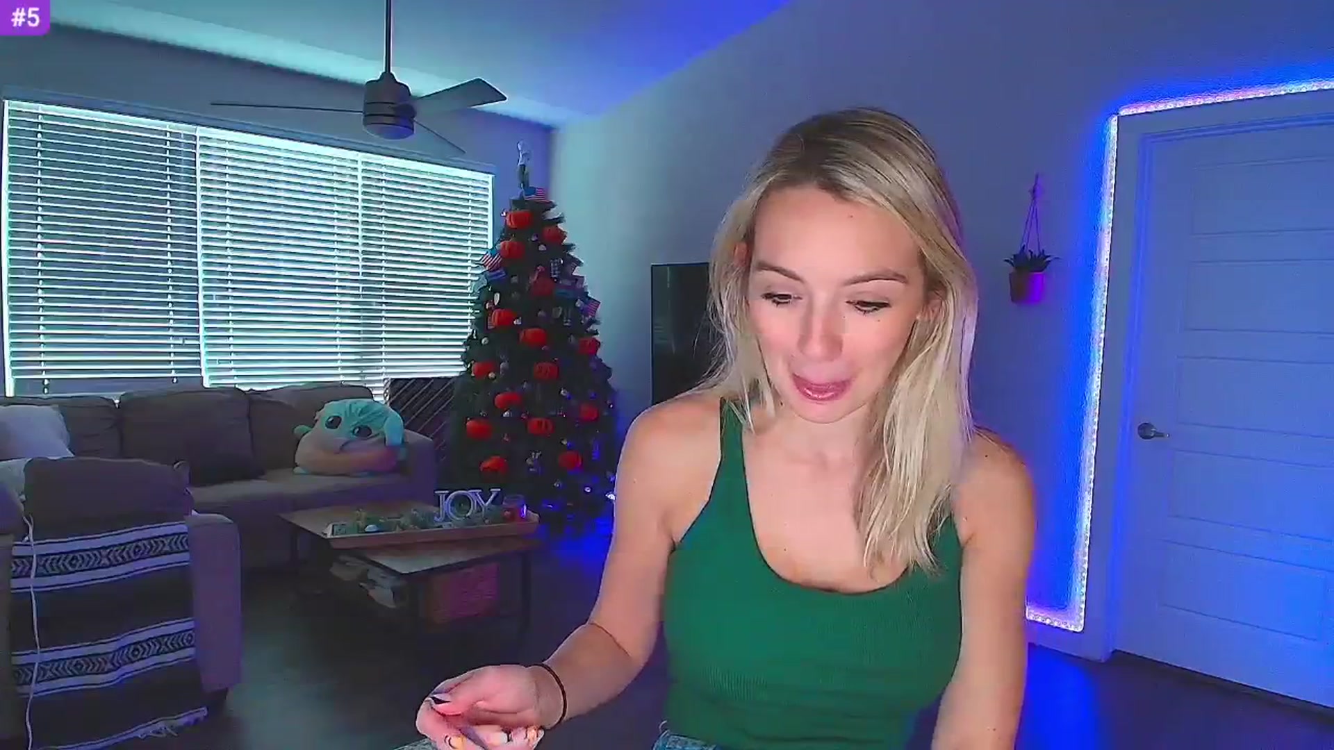 Gallery image thumbnail from Sammy_gray's myfreecams stream on, 10/30/2024, 23:28 image 4 of 20