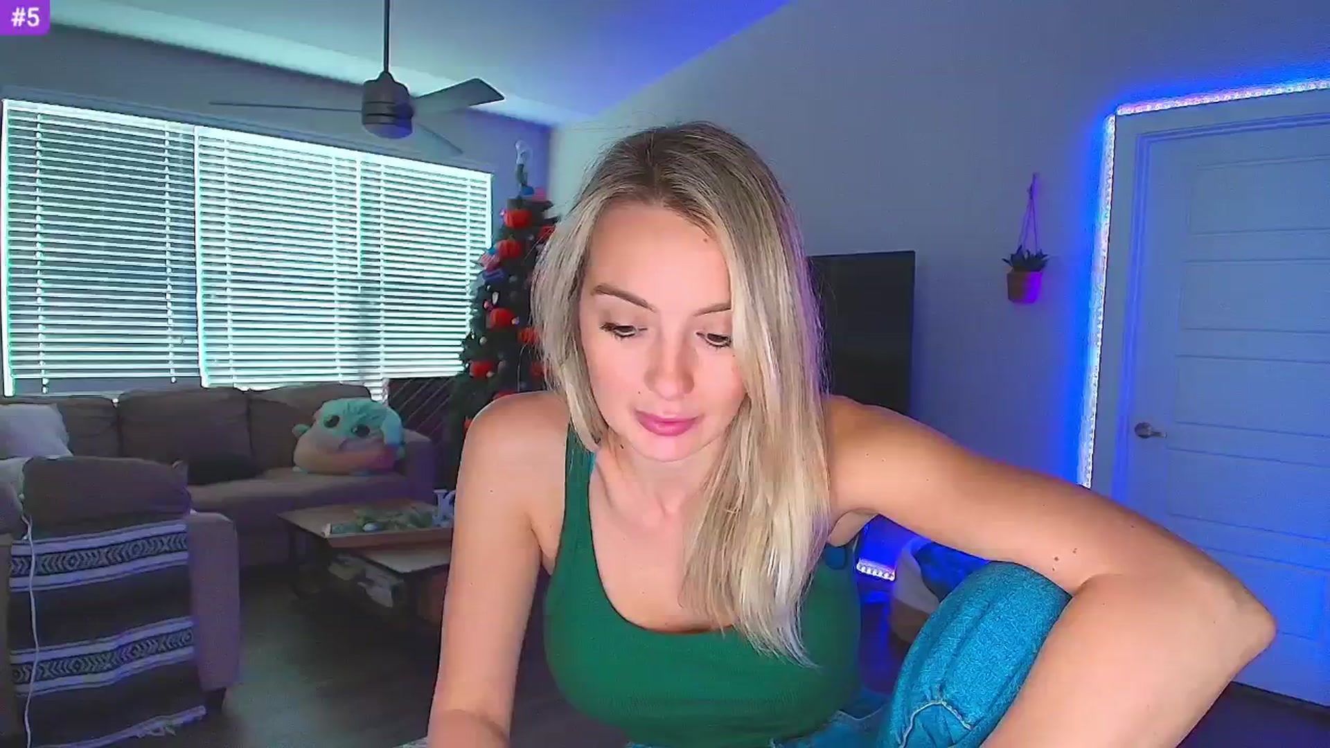 Gallery image thumbnail from Sammy_gray's myfreecams stream on, 10/30/2024, 23:28 image 14 of 20