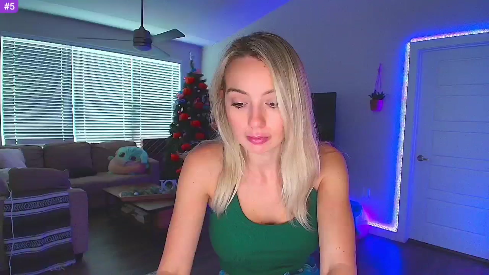 Gallery image thumbnail from Sammy_gray's myfreecams stream on, 10/30/2024, 23:28 image 7 of 20