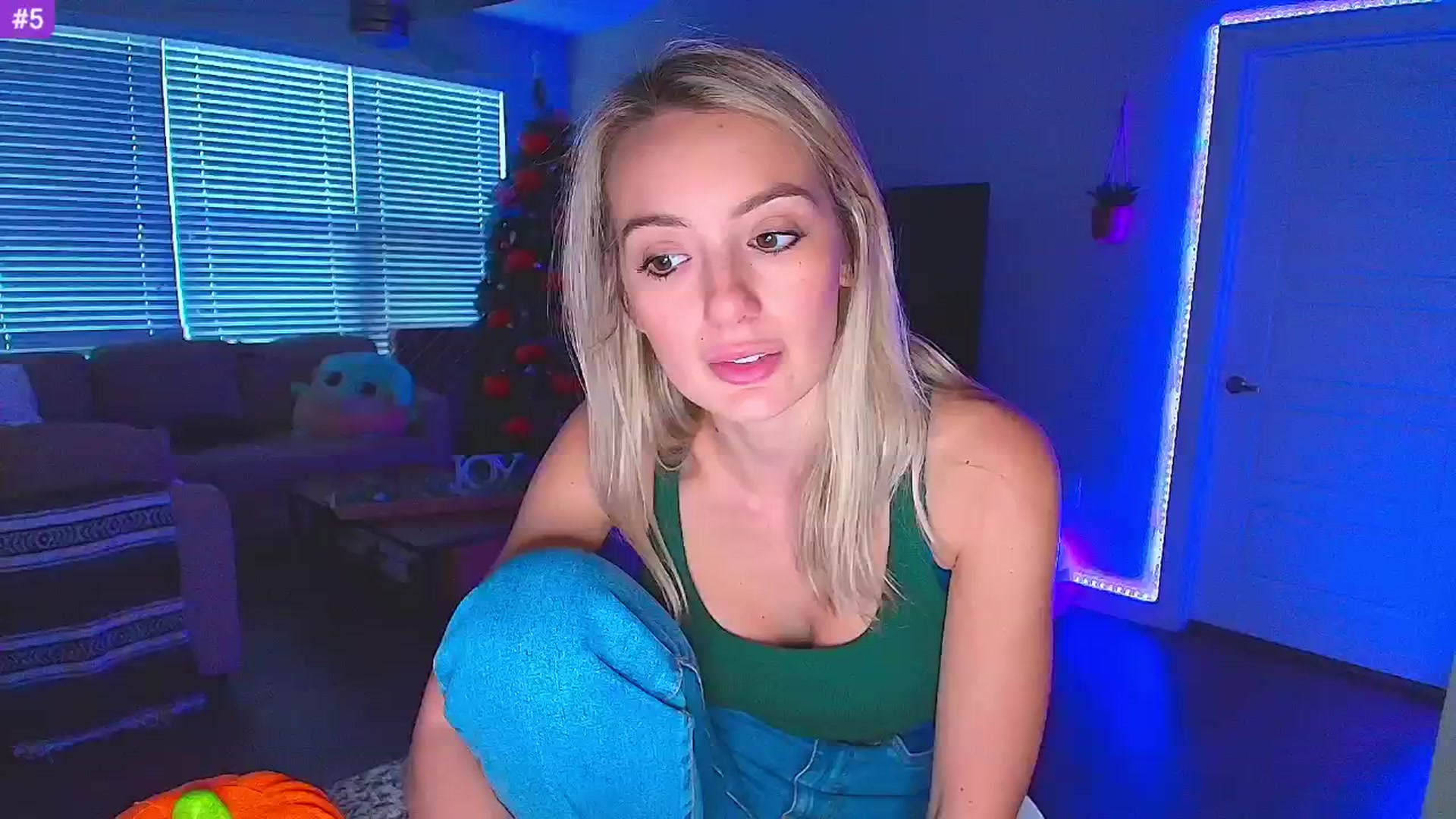 Gallery image thumbnail from Sammy_gray's myfreecams stream on, 10/31/2024, 24:17 image 19 of 20