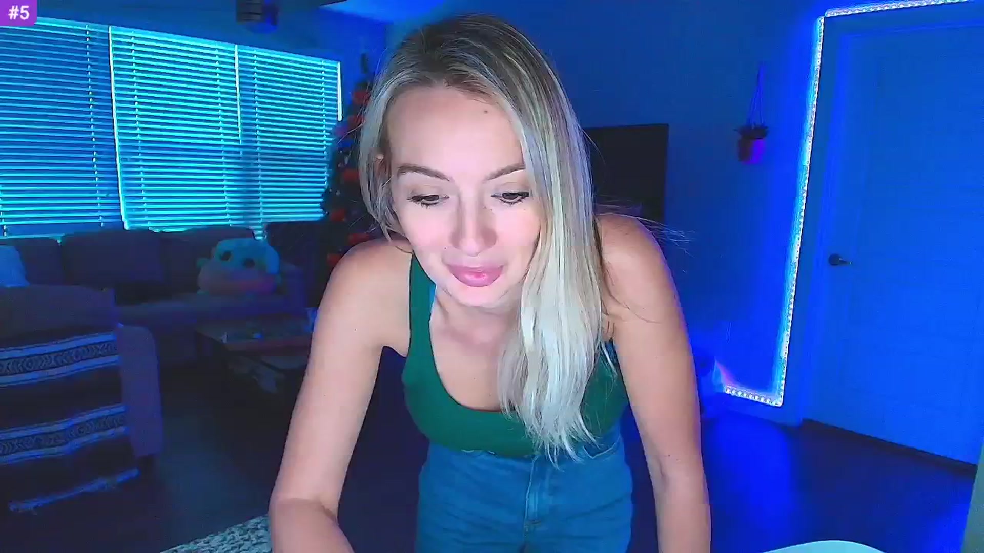 Gallery image thumbnail from Sammy_gray's myfreecams stream on, 10/31/2024, 24:17 image 17 of 20