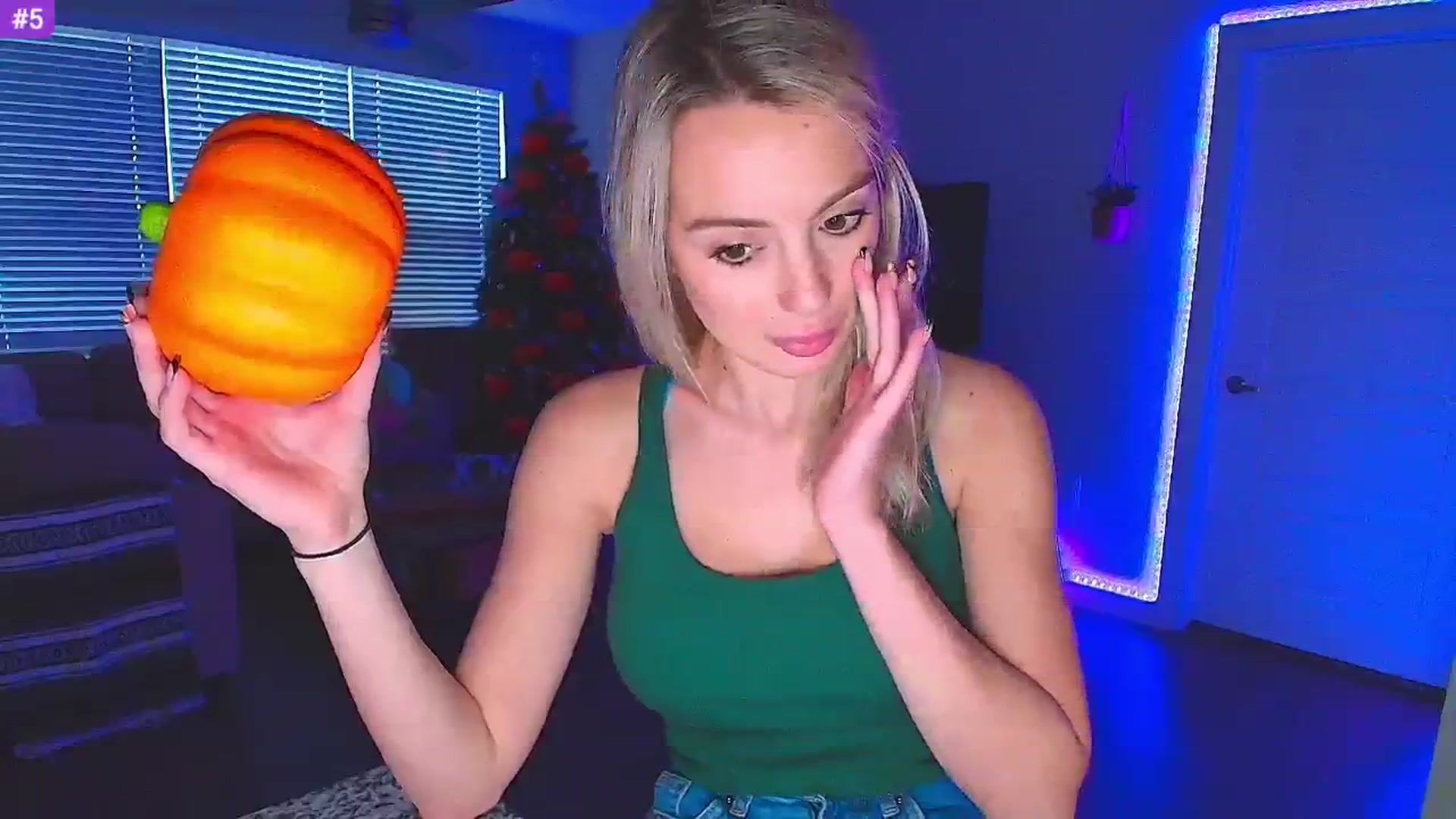 Gallery image thumbnail from Sammy_gray's myfreecams stream on, 10/31/2024, 24:25 image 13 of 20