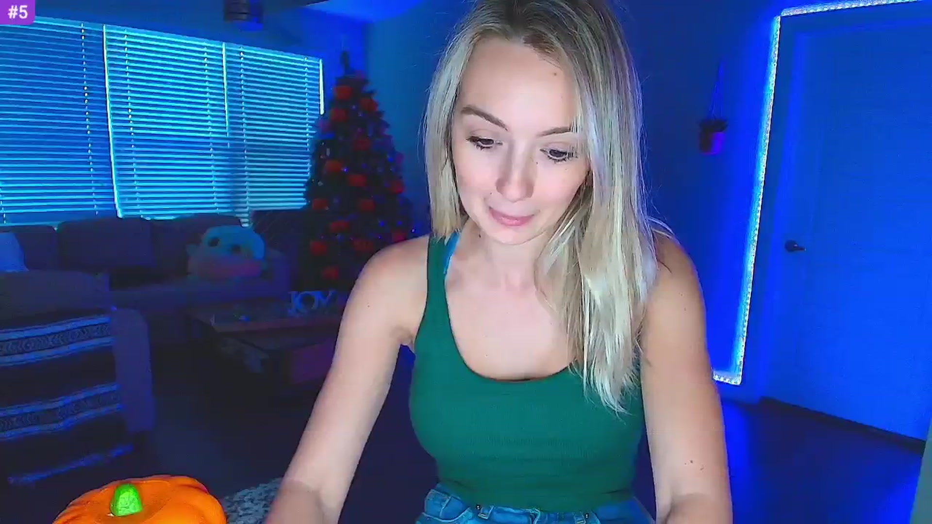 Gallery image thumbnail from Sammy_gray's myfreecams stream on, 10/31/2024, 24:25 image 15 of 20