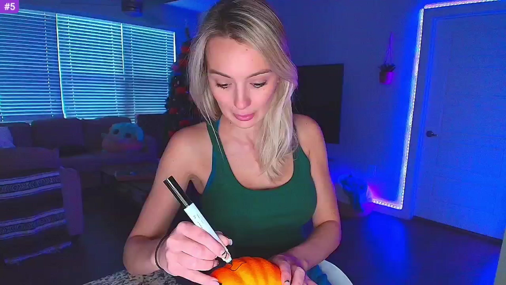 Gallery image thumbnail from Sammy_gray's myfreecams stream on, 10/31/2024, 24:25 image 3 of 20