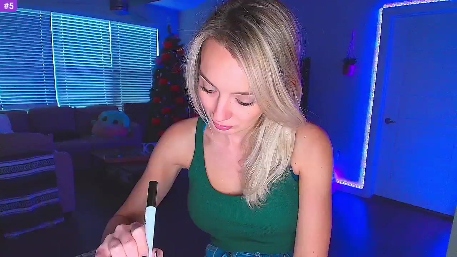 Gallery image thumbnail from Sammy_gray's myfreecams stream on, 10/31/2024, 24:25 image 8 of 20