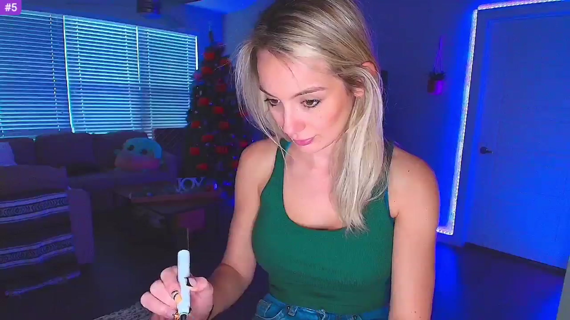 Gallery image thumbnail from Sammy_gray's myfreecams stream on, 10/31/2024, 24:25 image 11 of 20