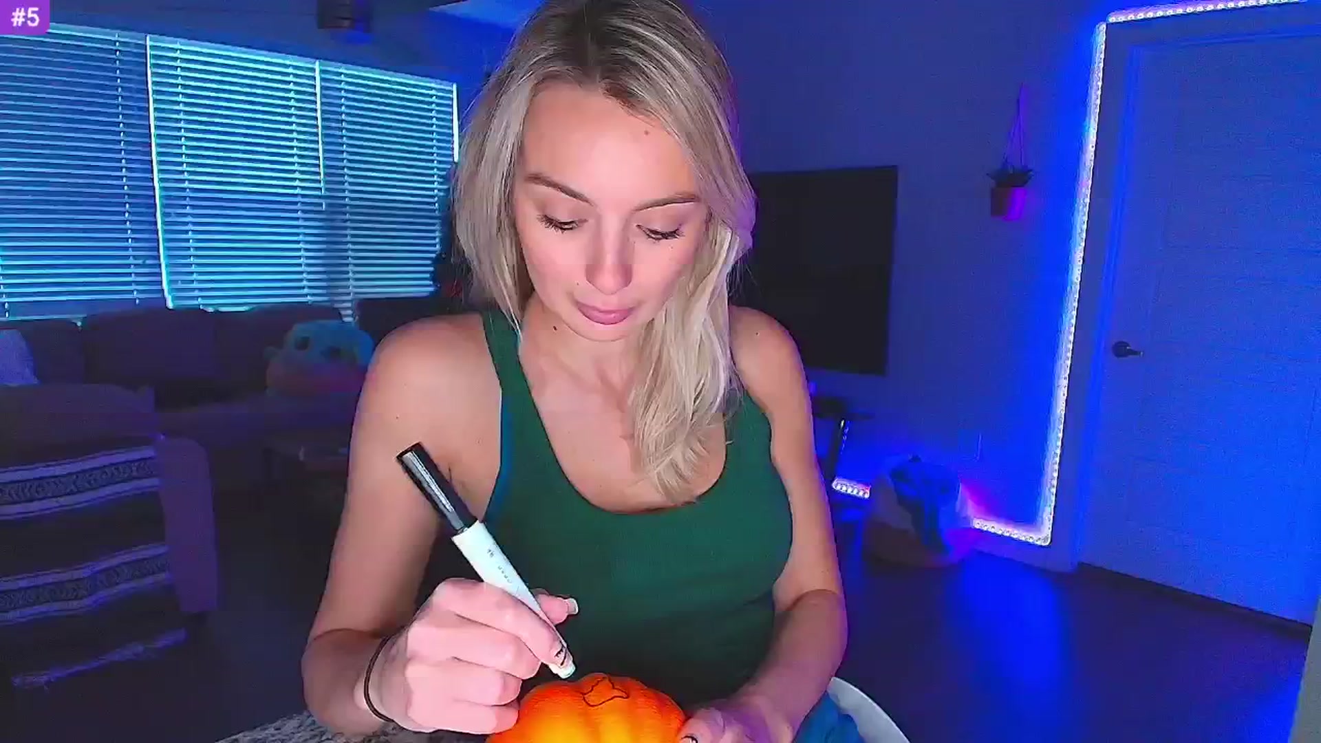 Gallery image thumbnail from Sammy_gray's myfreecams stream on, 10/31/2024, 24:25 image 4 of 20