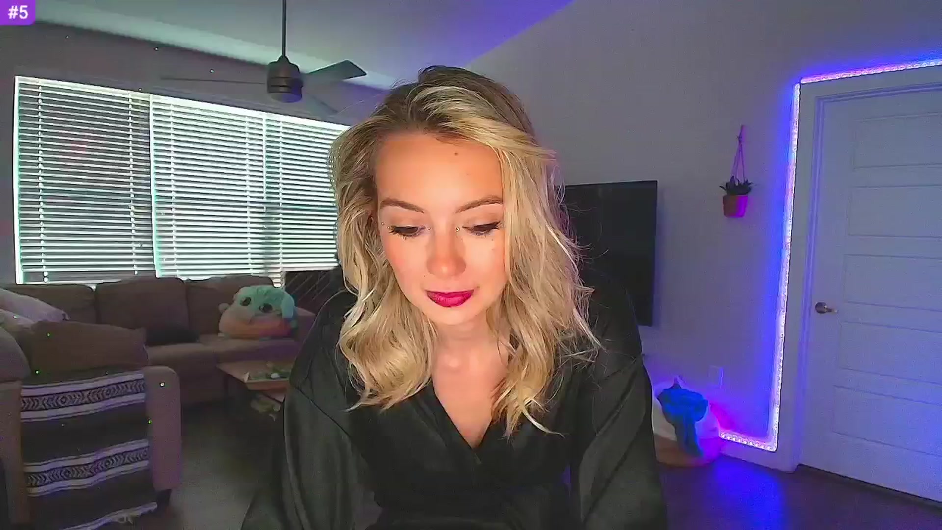 Gallery image thumbnail from Sammy_gray's myfreecams stream on, 10/31/2024, 23:55 image 5 of 20