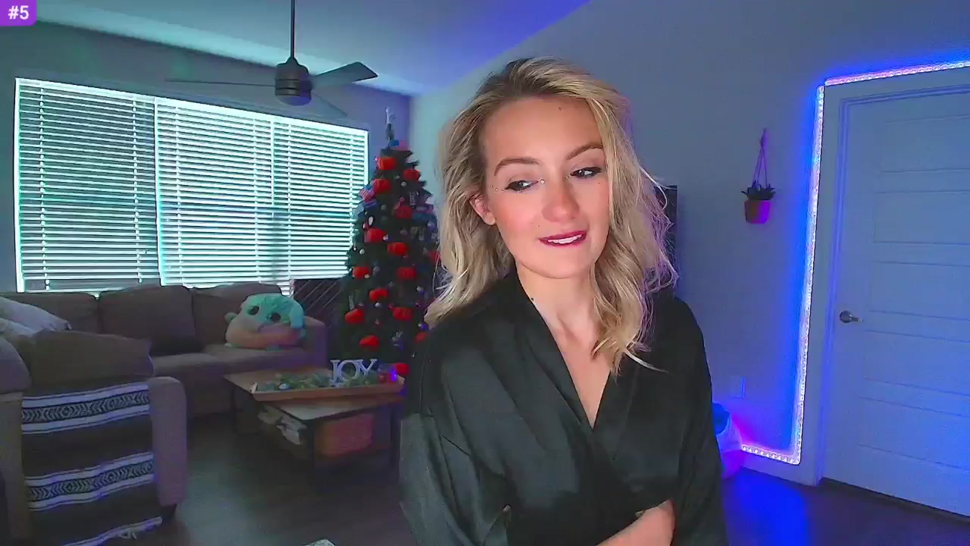 Gallery image thumbnail from Sammy_gray's myfreecams stream on, 10/31/2024, 23:55 image 1 of 20