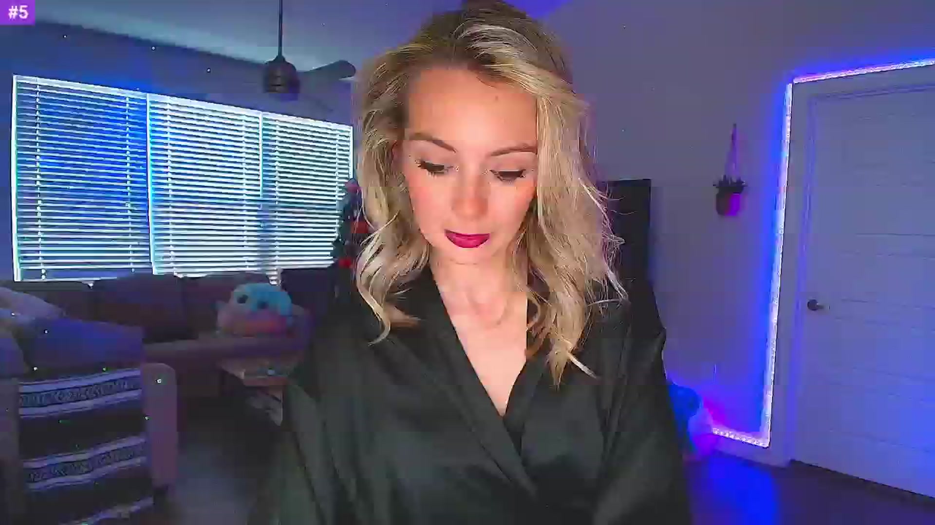 Gallery image thumbnail from Sammy_gray's myfreecams stream on, 10/31/2024, 23:55 image 18 of 20