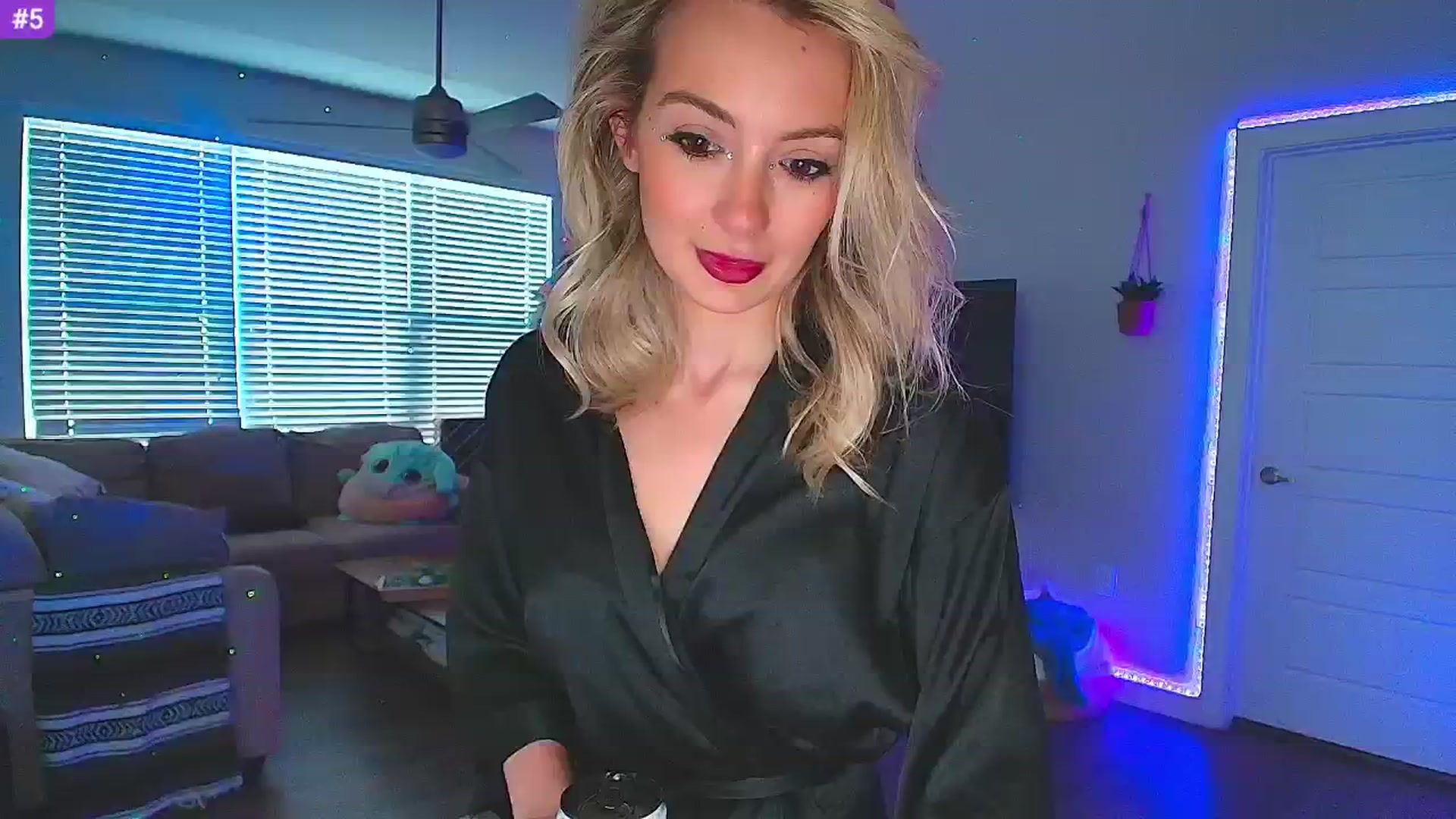 Gallery image thumbnail from Sammy_gray's myfreecams stream on, 10/31/2024, 23:55 image 3 of 20