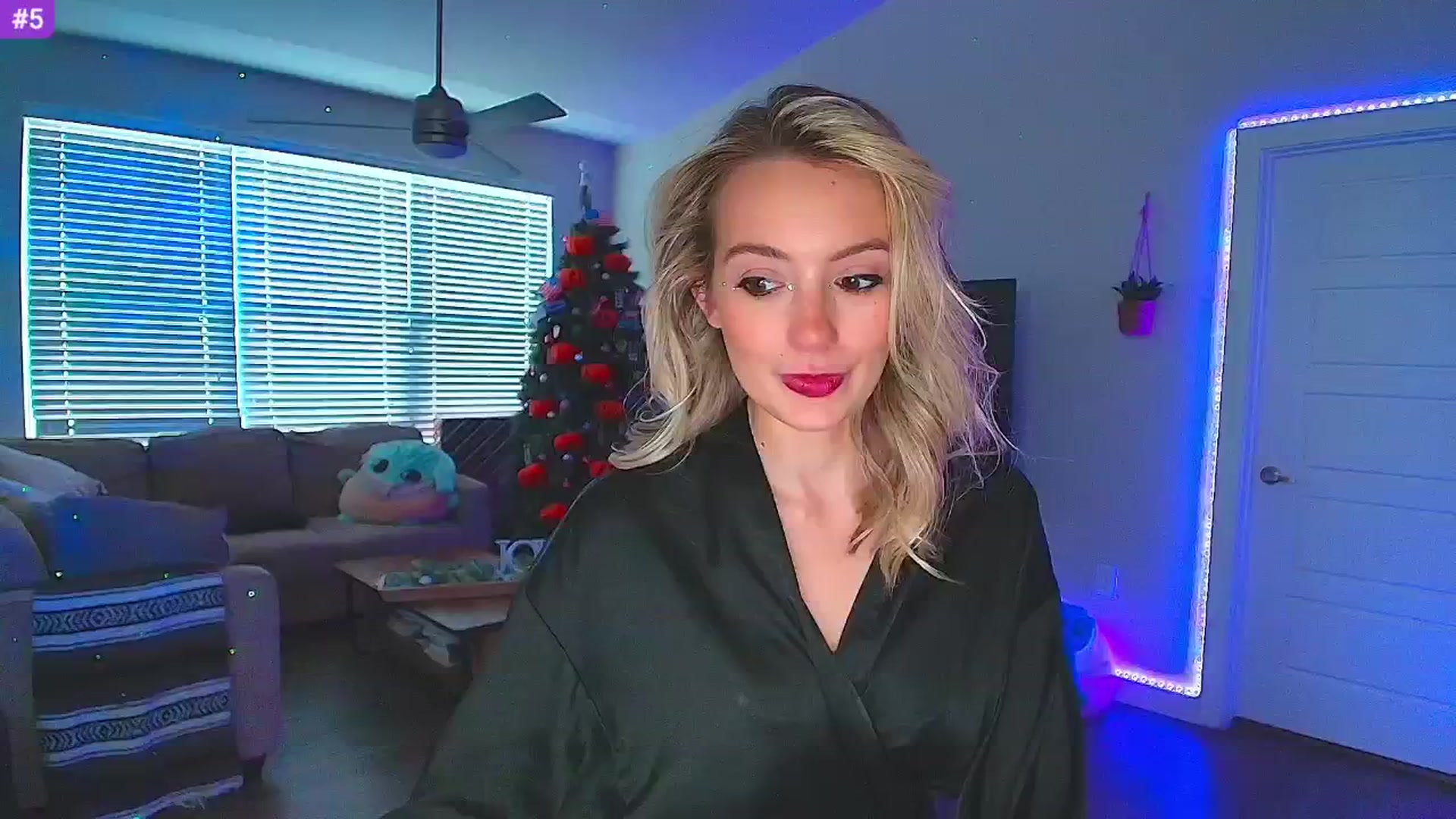 Gallery image thumbnail from Sammy_gray's myfreecams stream on, 10/31/2024, 23:55 image 2 of 20