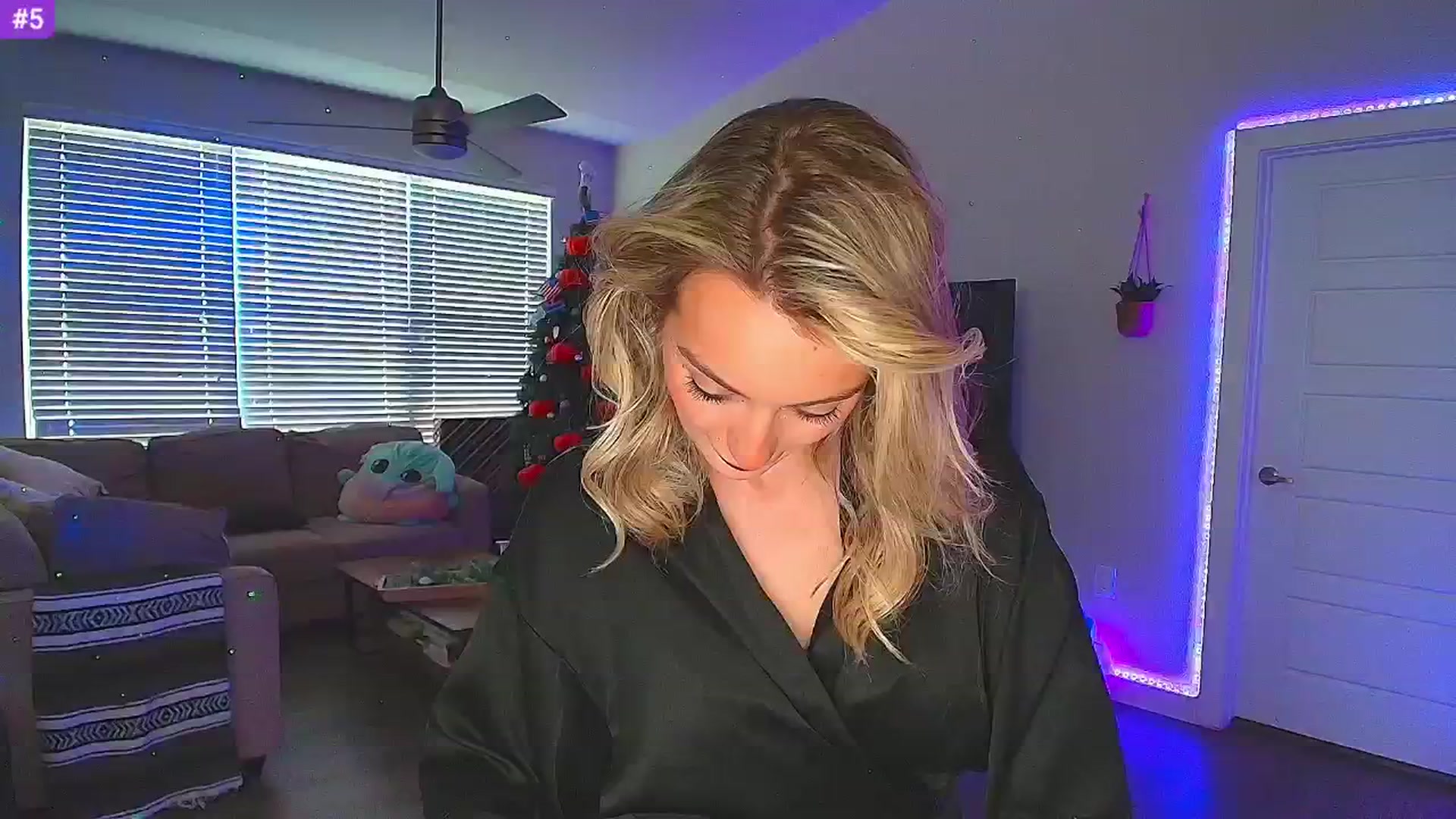 Gallery image thumbnail from Sammy_gray's myfreecams stream on, 10/31/2024, 23:55 image 9 of 20