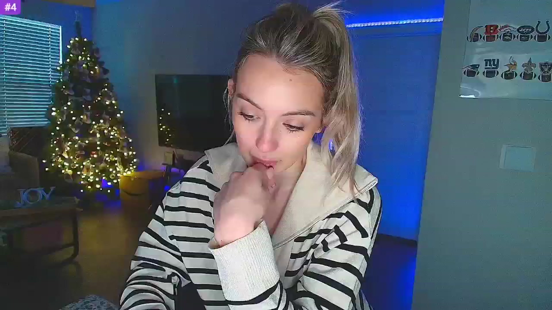 Gallery image thumbnail from Sammy_gray's myfreecams stream on, 12/18/2024, 04:08 image 1 of 20