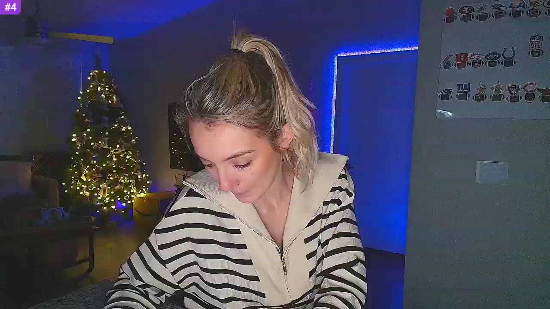 Gallery image thumbnail from Sammy_gray's myfreecams stream on, 12/18/2024, 04:08 image 5 of 20