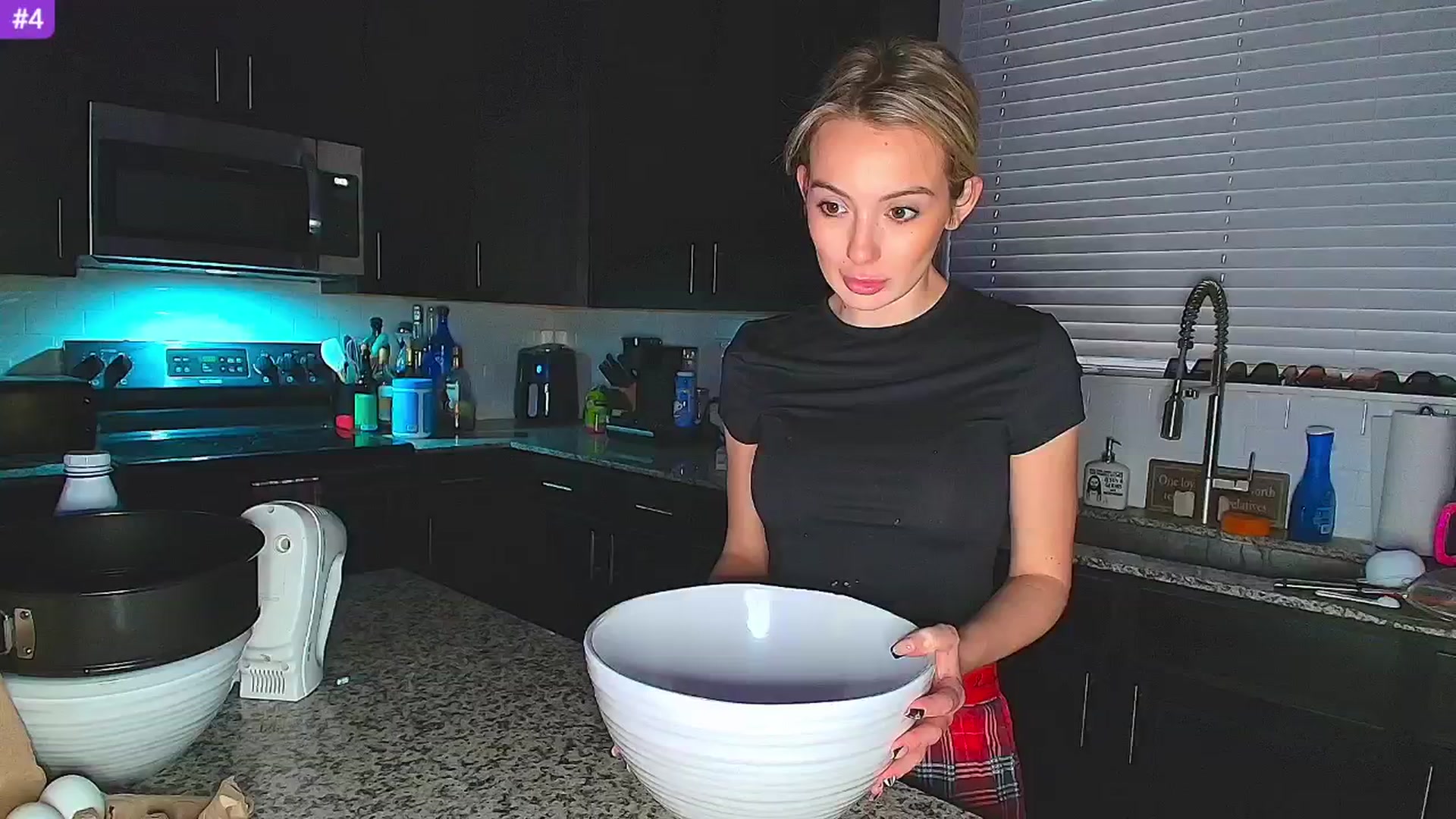 Gallery image thumbnail from Sammy_gray's myfreecams stream on, 12/20/2024, 02:38 image 6 of 20
