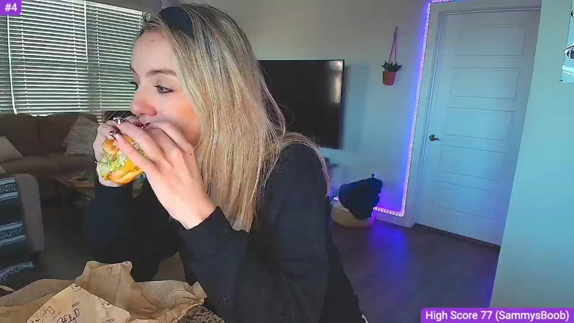 Gallery image thumbnail from Sammy_gray's myfreecams stream on, 12/20/2024, 23:23 image 10 of 20